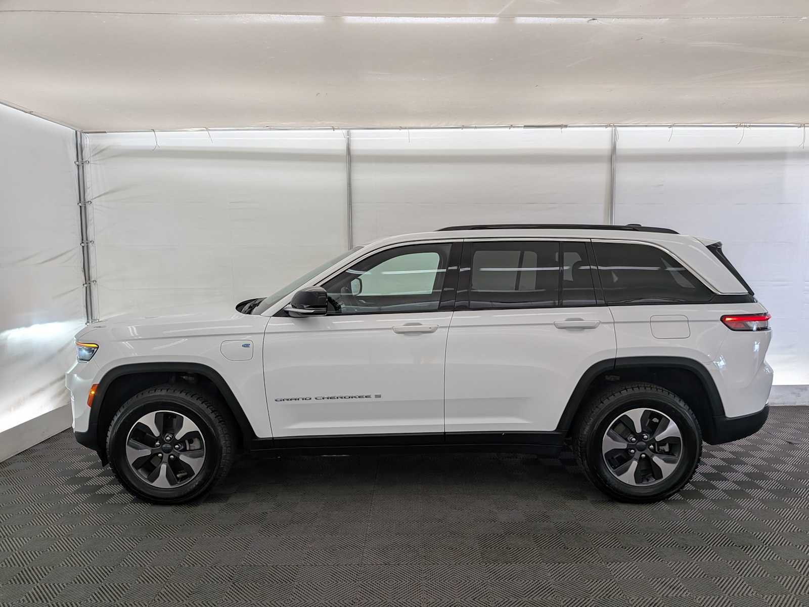 2024 Jeep Cherokee Limited 4xe photo 3