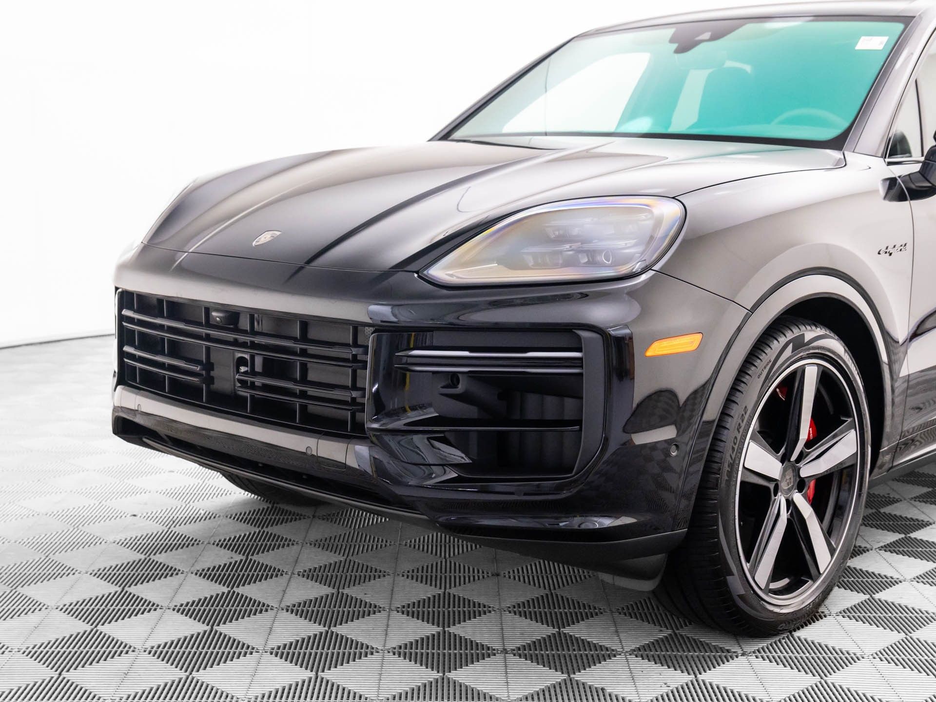 2025 Porsche Cayenne E-Hybrid Turbo photo 31