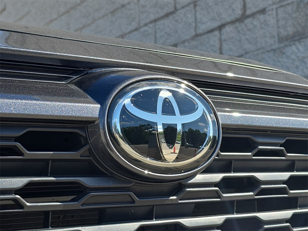 2022 Toyota RAV4 XLE photo 33