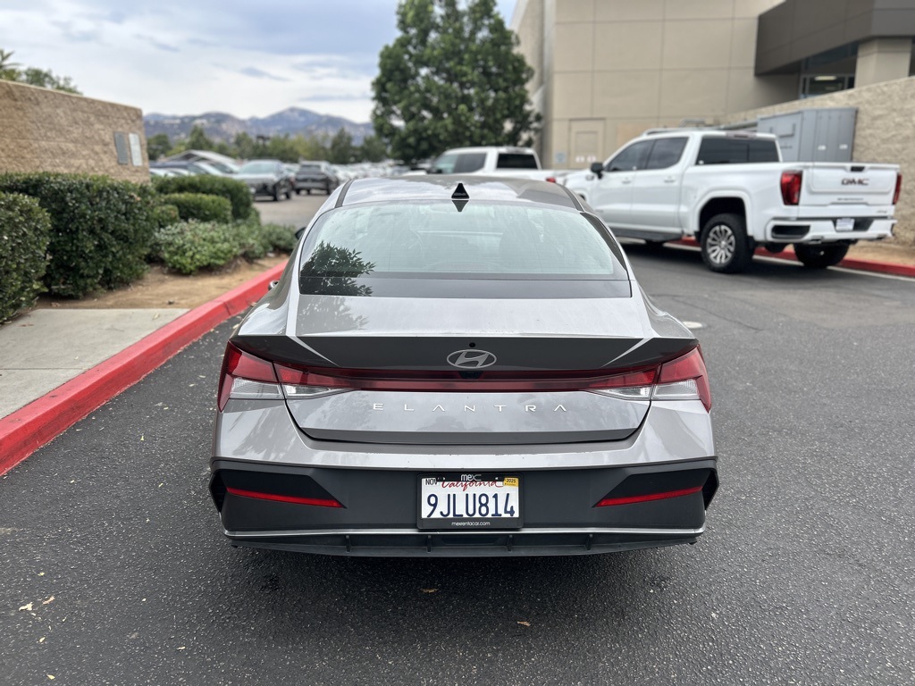 2024 Hyundai Elantra SEL photo 8