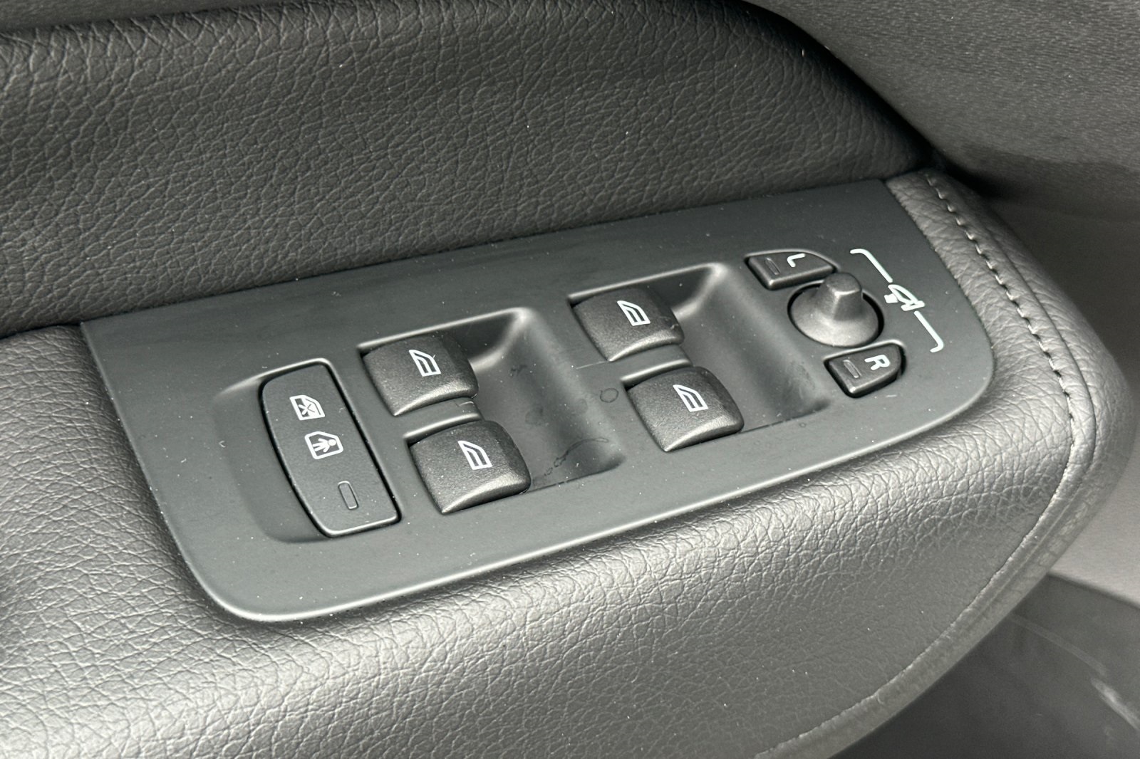 2021 Volvo XC60 T5 Momentum photo 12