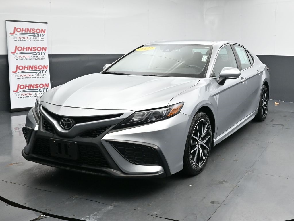 2022 Toyota Camry SE photo 3