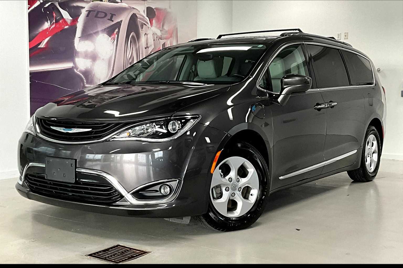 2018 Chrysler Pacifica Hybrid Touring L