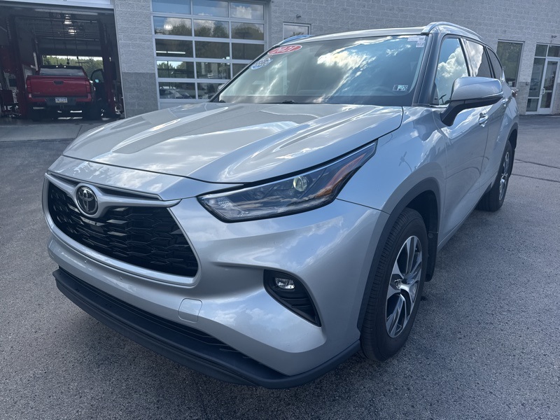 2021 Toyota Highlander XLE photo 7