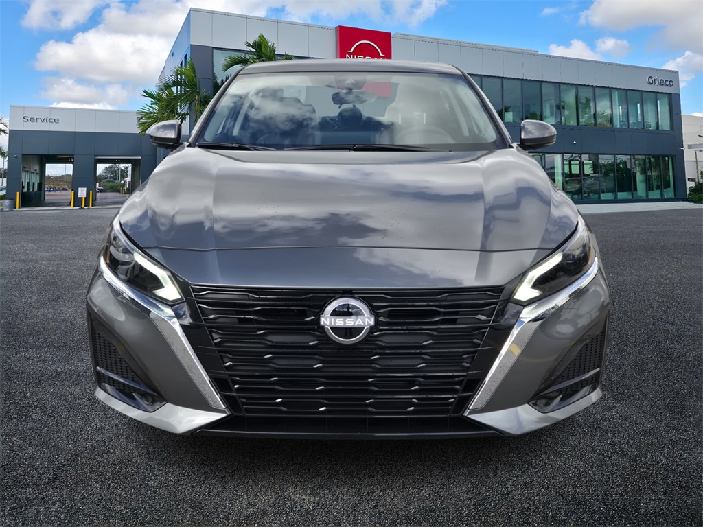 2025 Nissan Altima SL photo 3