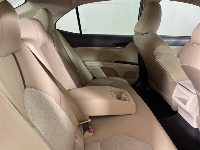 2018 Toyota Camry LE photo 16