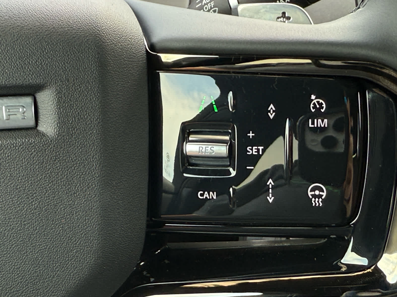 2024 Land Rover Range Rover Evoque Dynamic SE photo 21