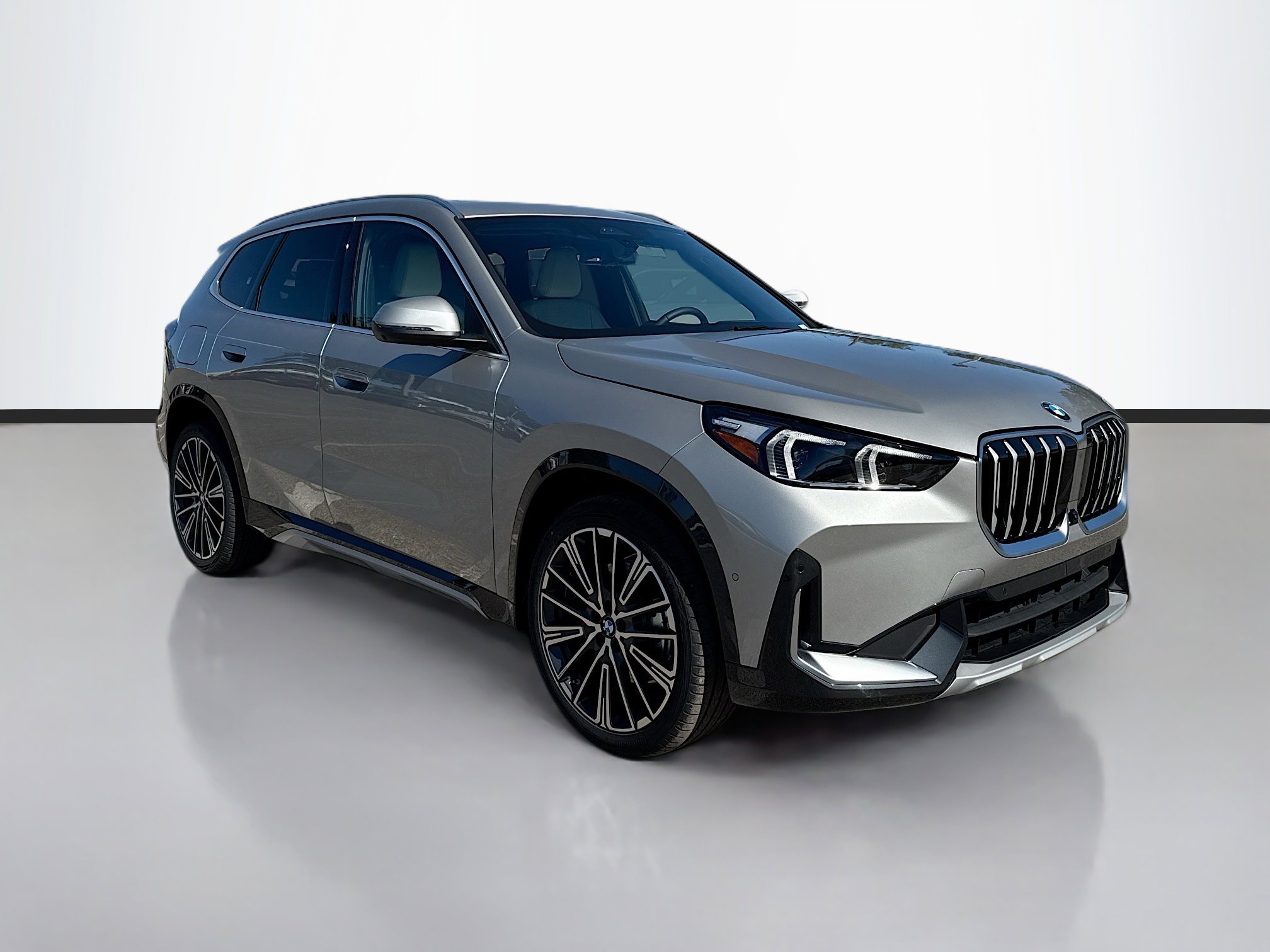 2026 BMW X1 28i's photo