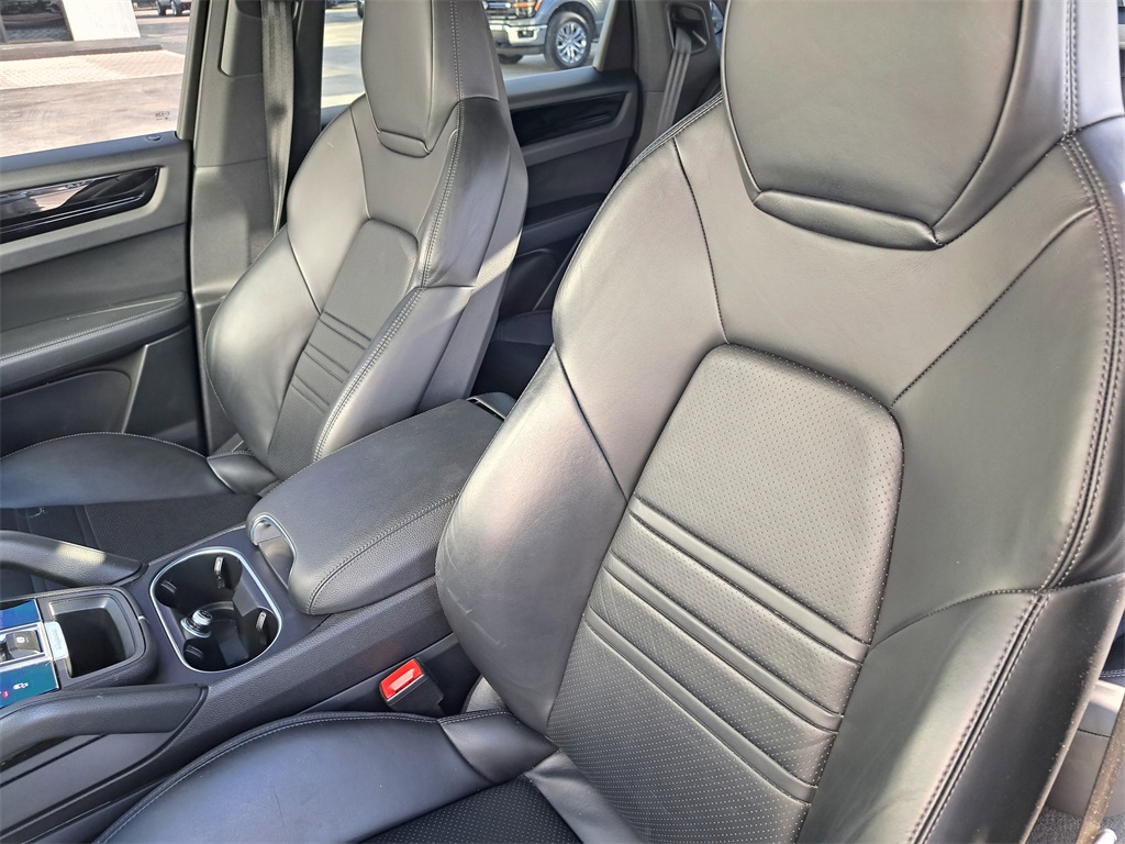 2023 Porsche Cayenne Coupe Base photo 16