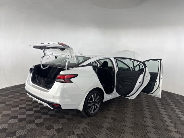 2025 Nissan Versa 1.6 SV photo 15