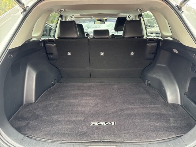 2021 Toyota RAV4 XLE Premium photo 16