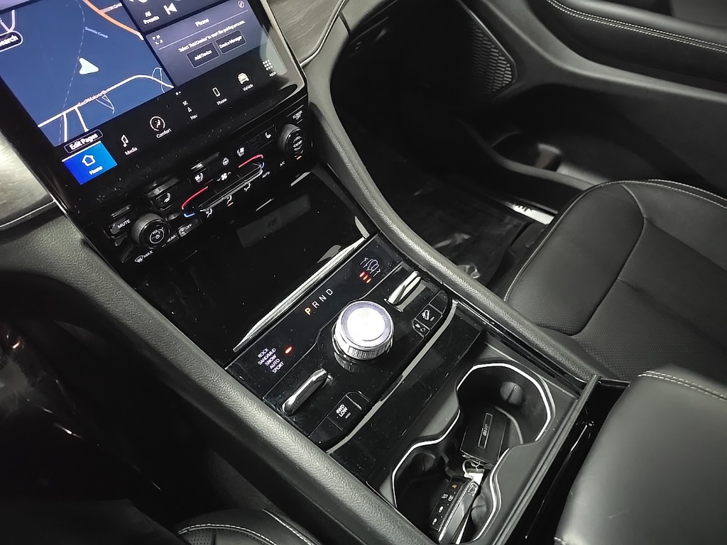 2023 Jeep Grand Cherokee Overland photo 28