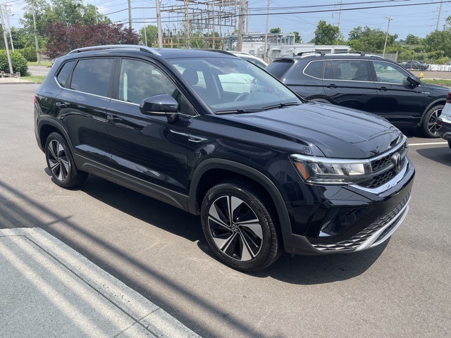 2024 Volkswagen Taos SE photo 3