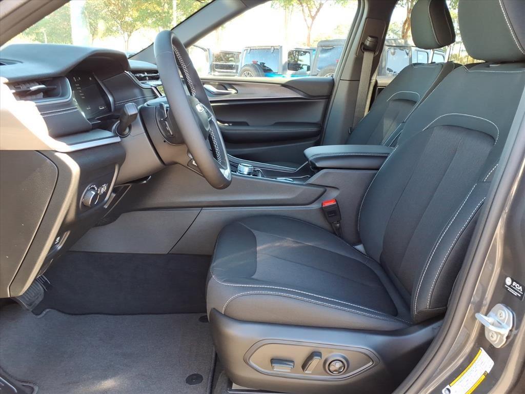 2025 Jeep Grand Cherokee Laredo X photo 3