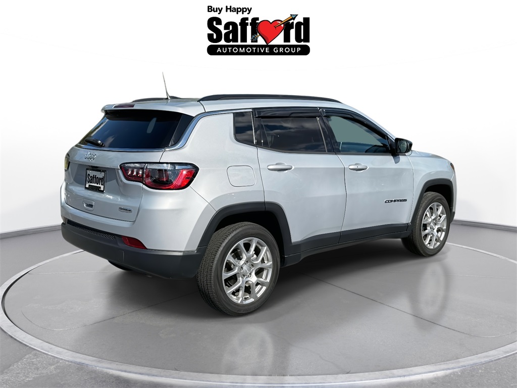 2024 Jeep Compass Latitude Lux photo 4