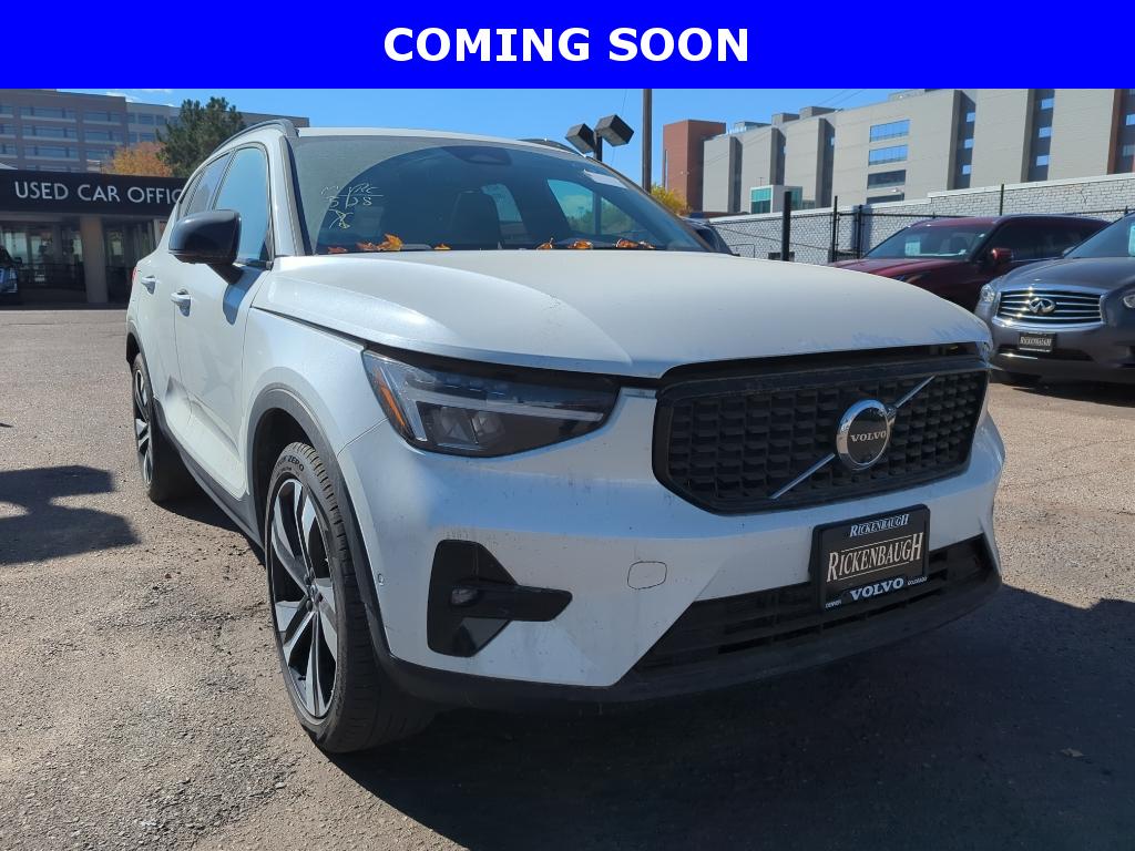 2025 Volvo XC40
