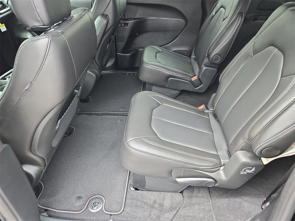 2026 Chrysler Voyager LX photo 32