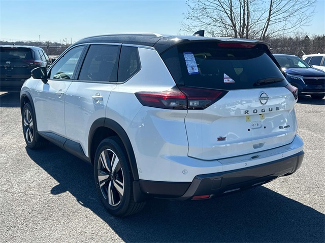 2025 Nissan Rogue SL photo 4