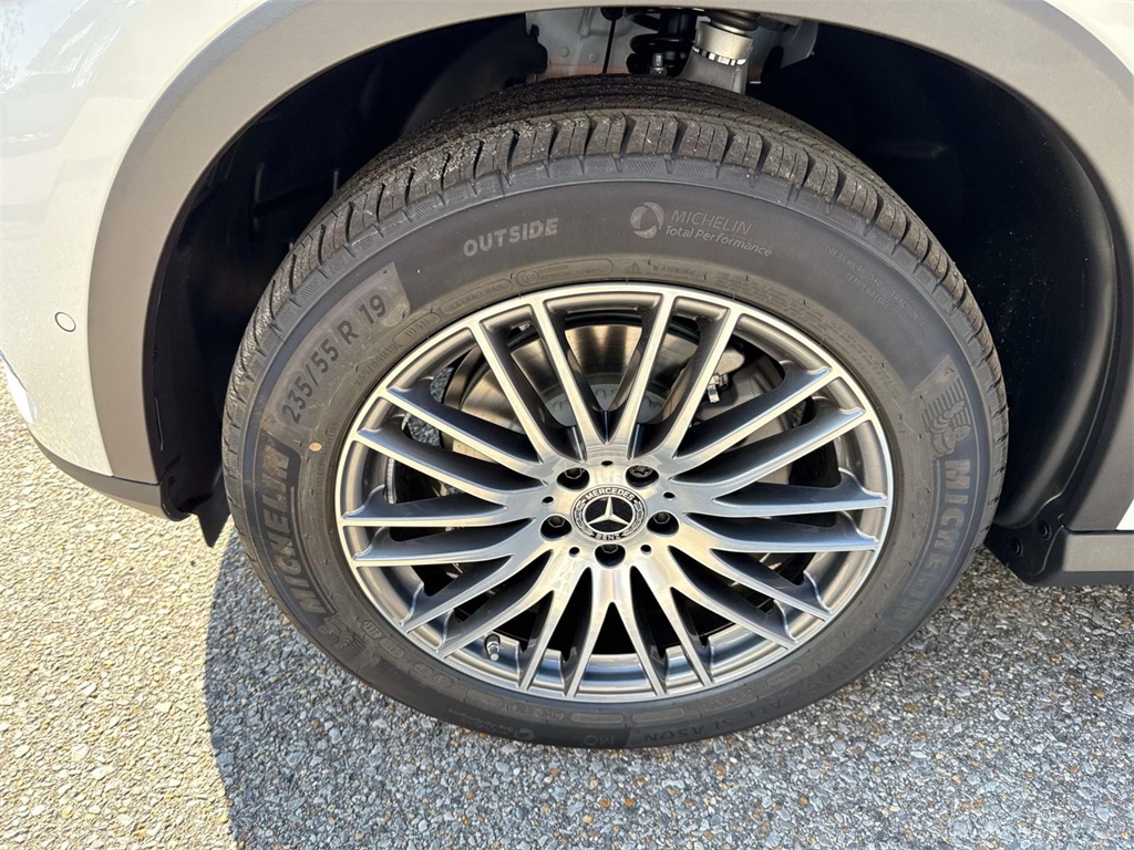 2026 Mercedes Benz GLC 300 4MATIC photo 3