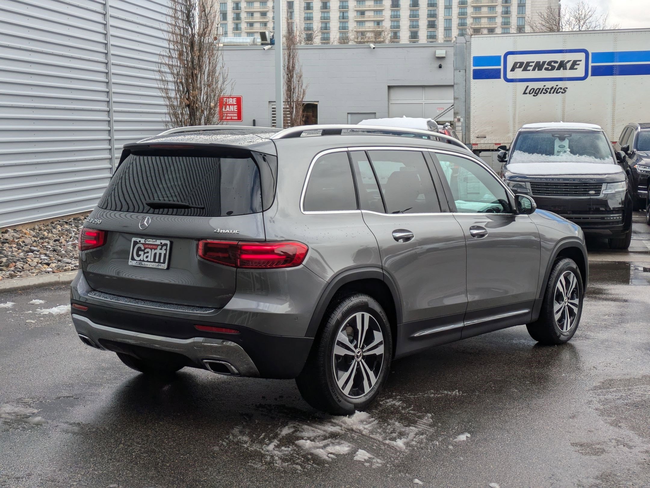 2025 Mercedes Benz GLB 250 4MATIC photo 3