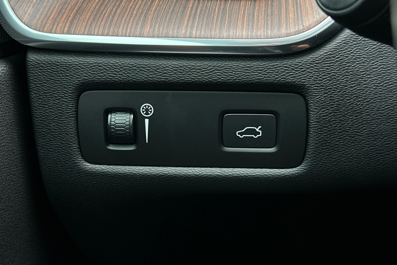 2021 Volvo XC60 T5 Momentum photo 30