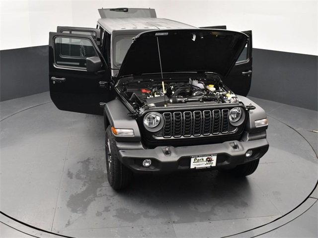 2025 Jeep Wrangler photo 24