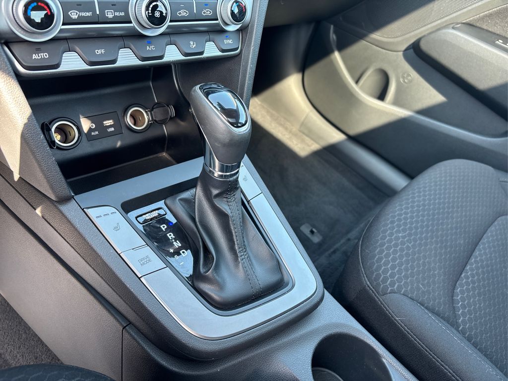 2020 Hyundai Elantra Value Edition photo 24