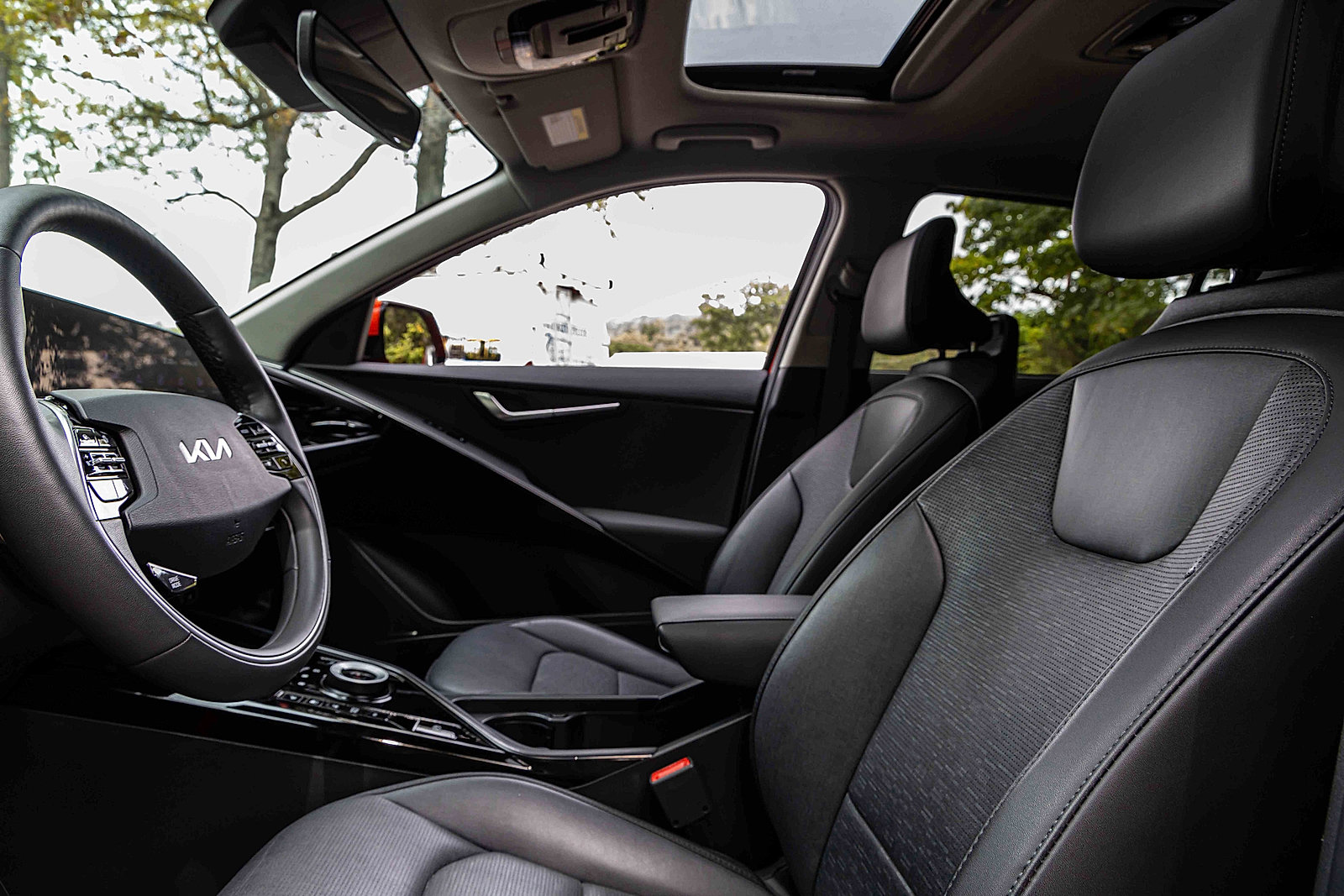 2023 Kia Niro Plug-In Hybrid SX Touring photo 8