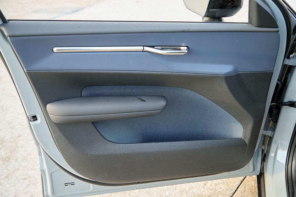 2026 VOLVO EX30 - Image 9