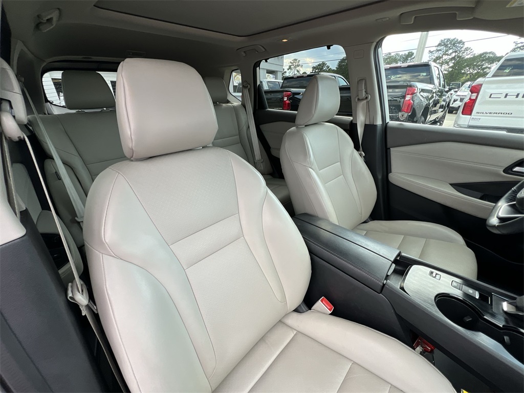 2022 Nissan Rogue SV photo 10
