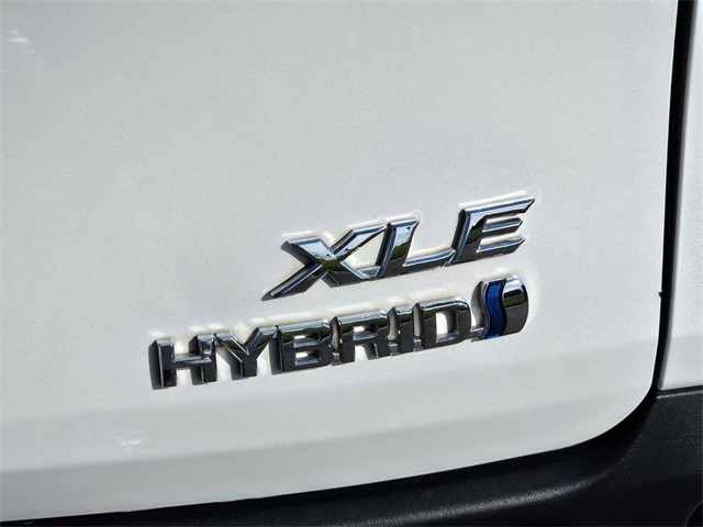 2024 Toyota Sienna XLE photo 13