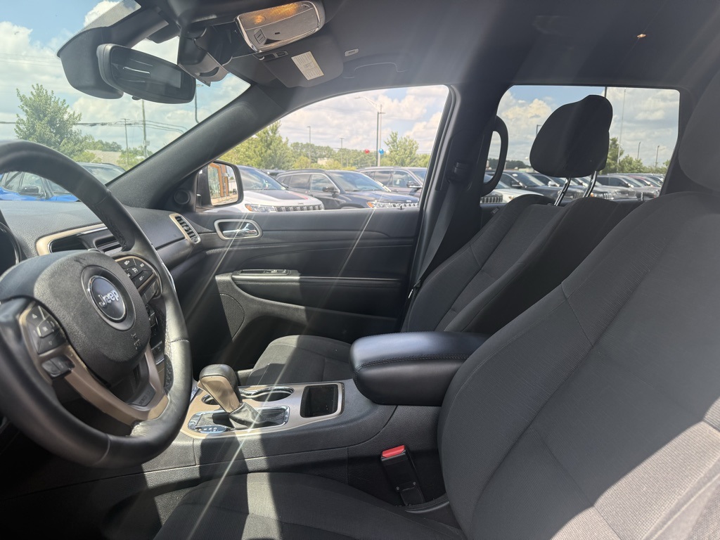 2017 Jeep Grand Cherokee Laredo photo 9