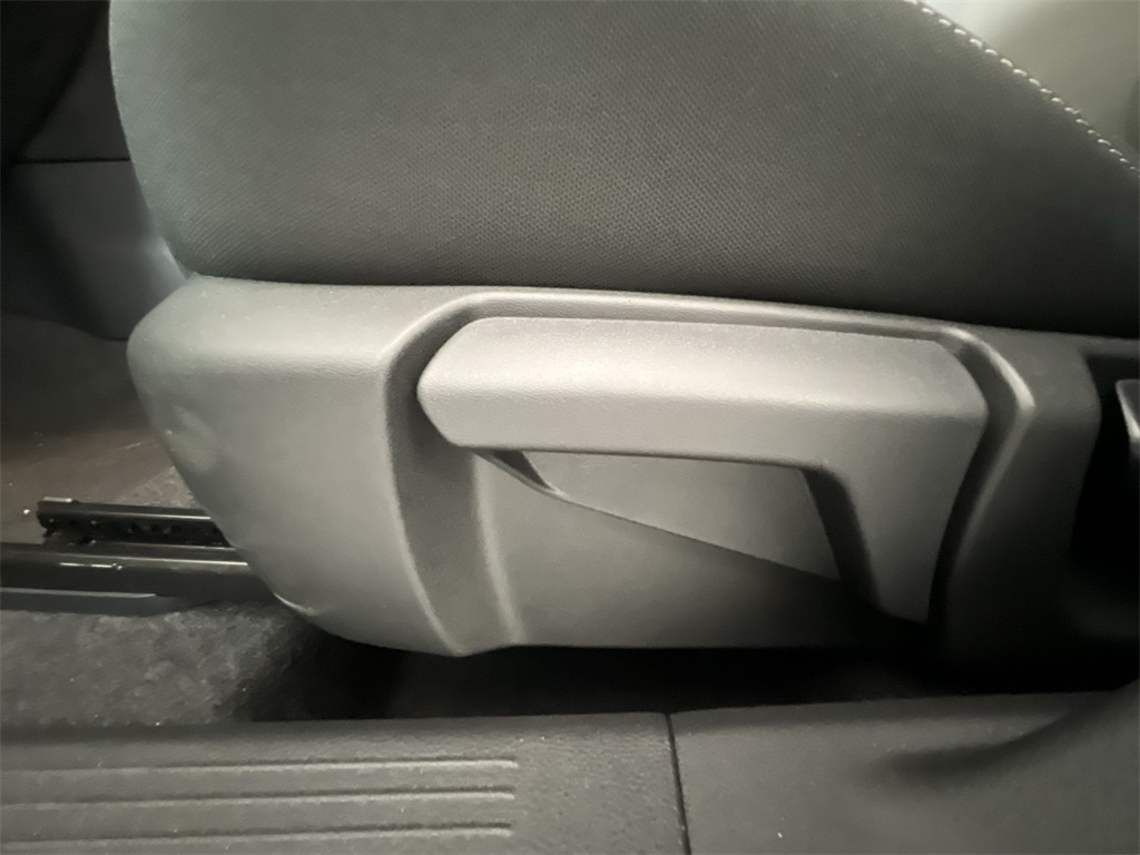 2025 Nissan Rogue S photo 14