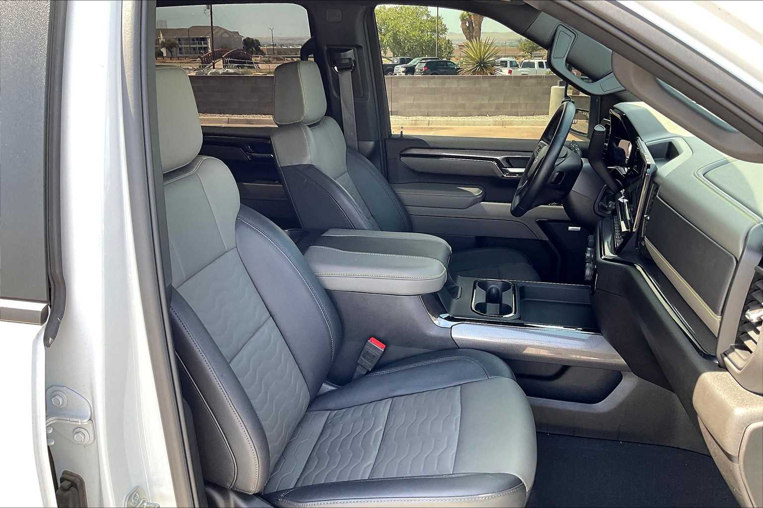 2025 Chevrolet Silverado 2500HD ZR2 photo 8