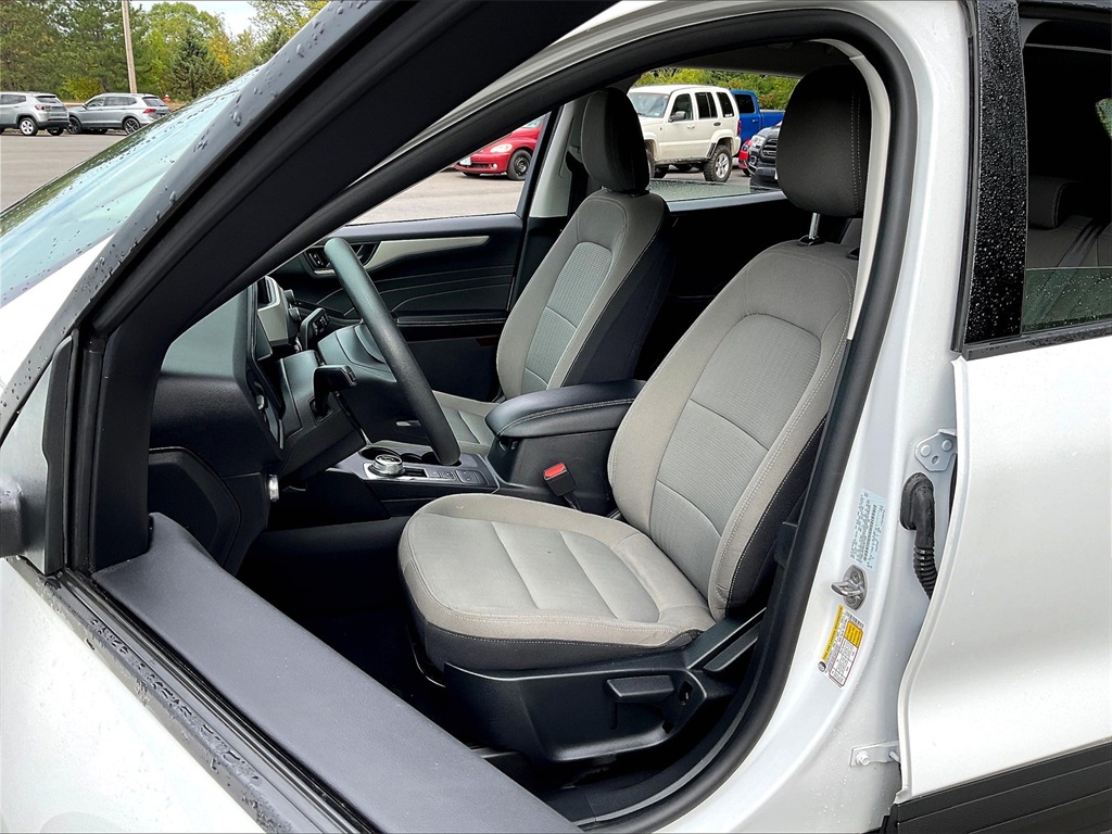 2022 Ford Escape S photo 10