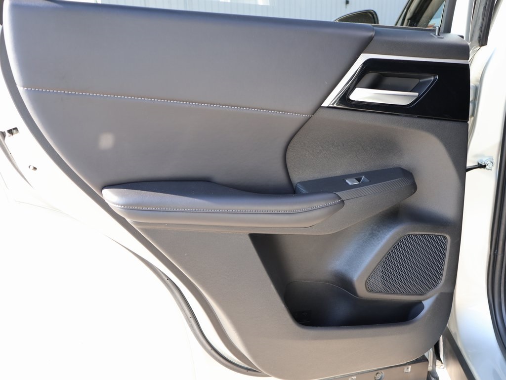 2024 Mitsubishi Outlander SE photo 17