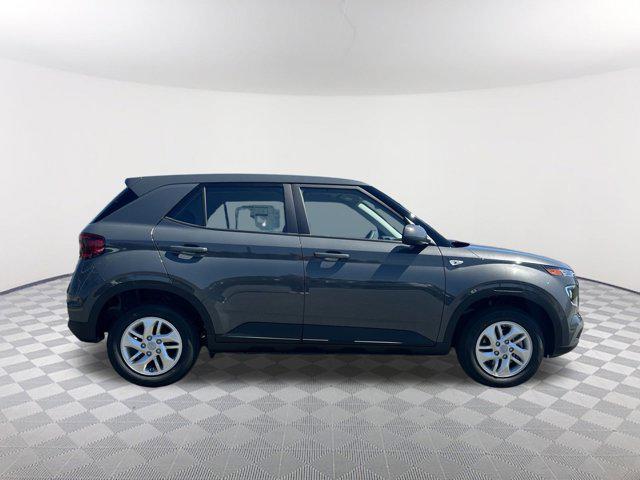 2025 Hyundai Venue SE photo 4