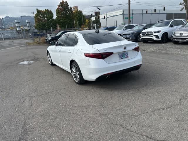 2017 Alfa Romeo Giulia Ti photo 5