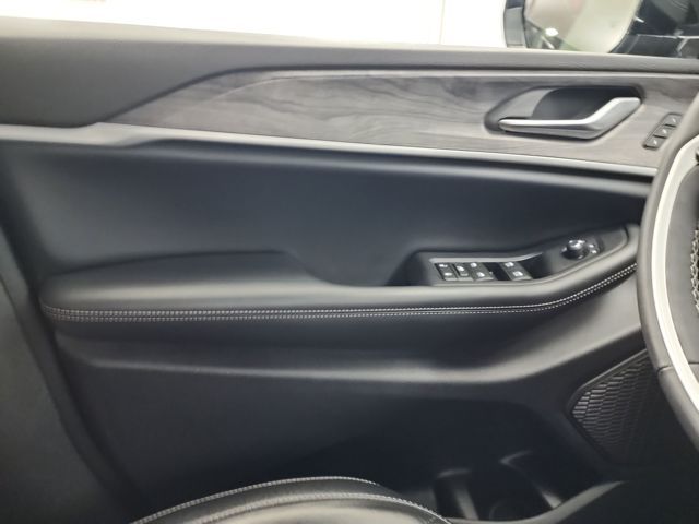 2023 Jeep Grand Cherokee Limited photo 9