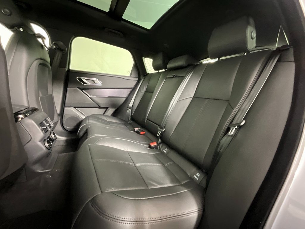 2026 Land Rover Range Rover Velar SE photo 4
