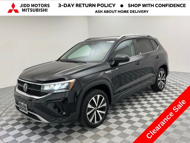 2024 Volkswagen Taos SE's photo