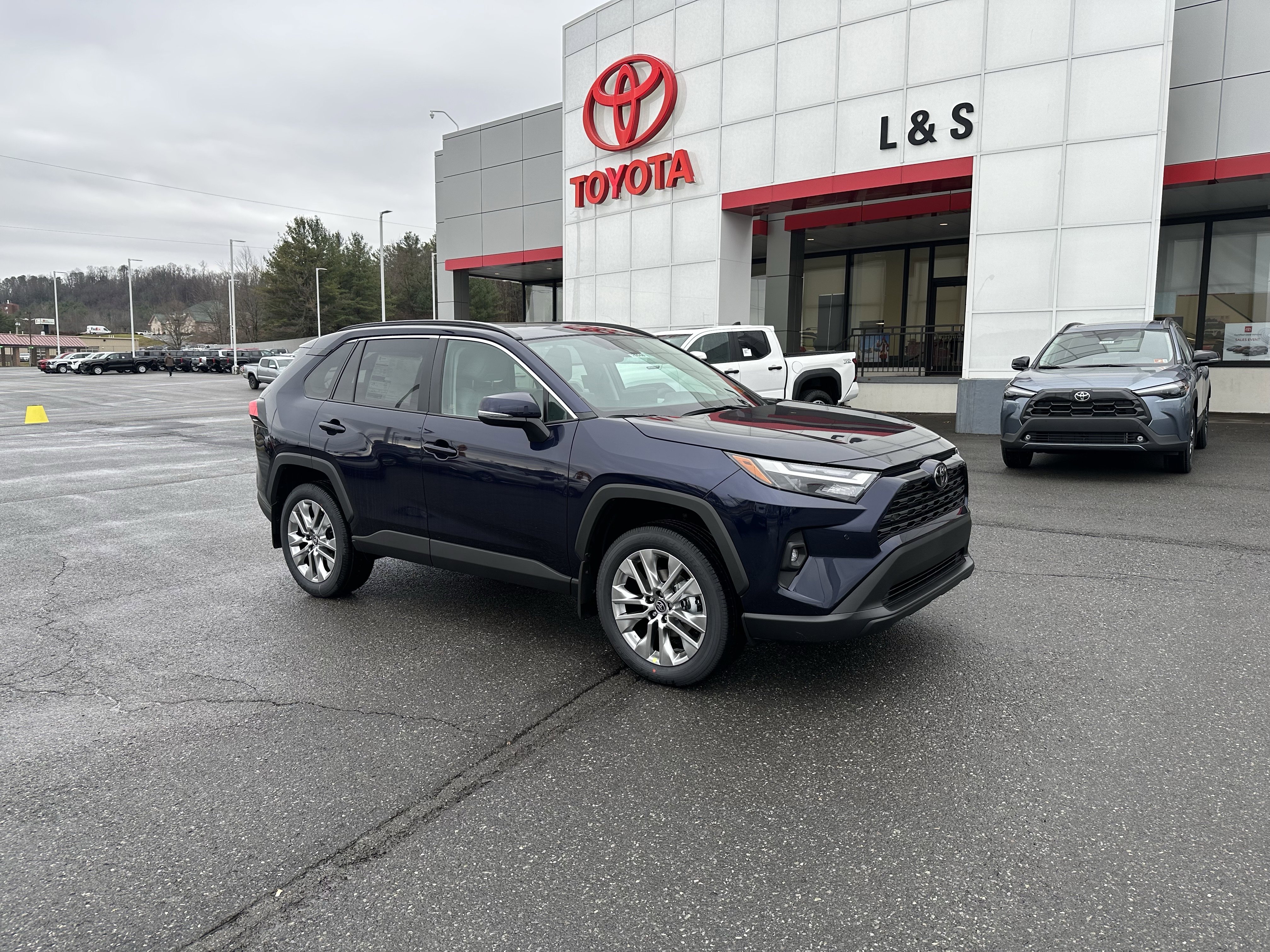 2025 Toyota RAV4 XLE Premium's photo