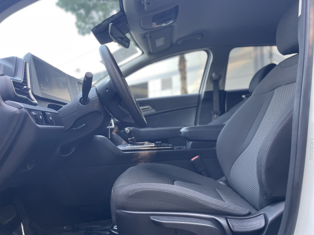 2024 Kia Sportage LX photo 16