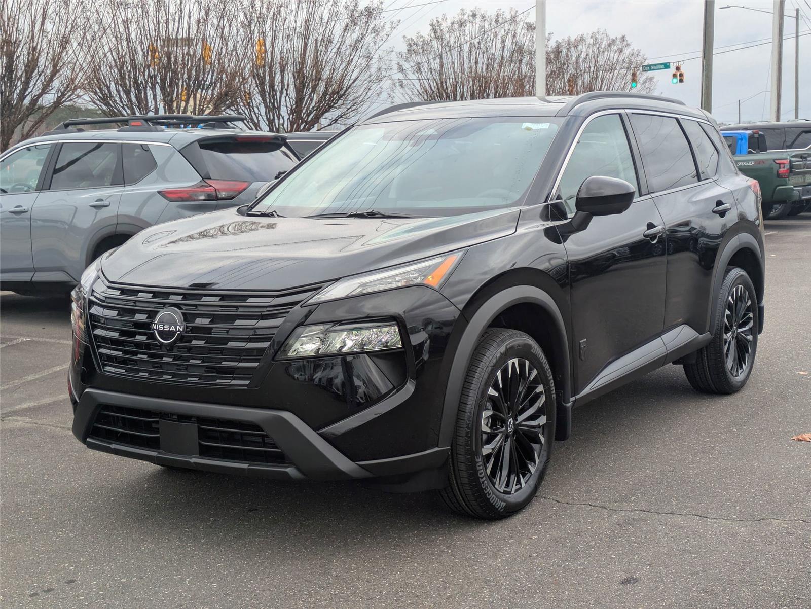 2026 Nissan Rogue Dark Armor's photo