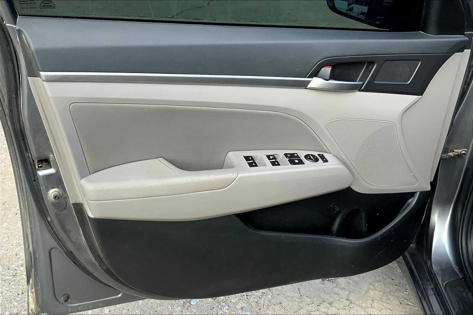 2019 Hyundai Elantra Value Edition photo 19