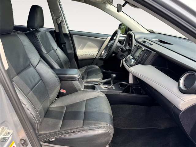 2017 Toyota RAV4 XLE photo 15