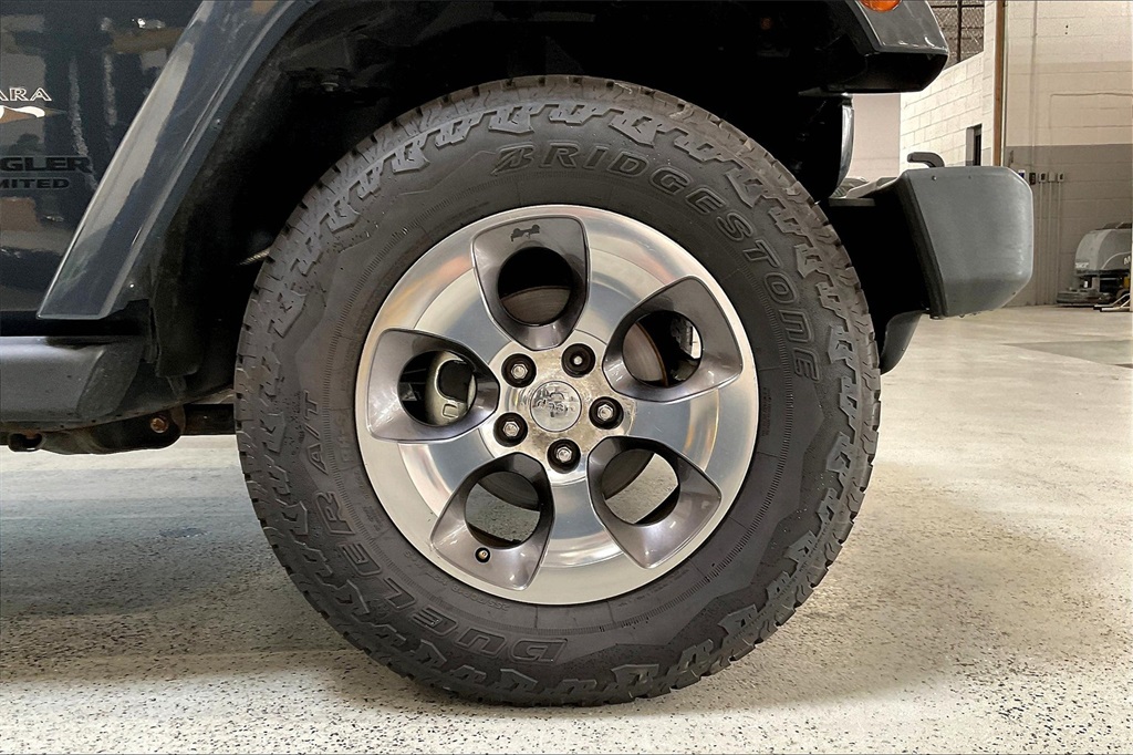 2016 Jeep Wrangler Unlimited Sahara photo 8