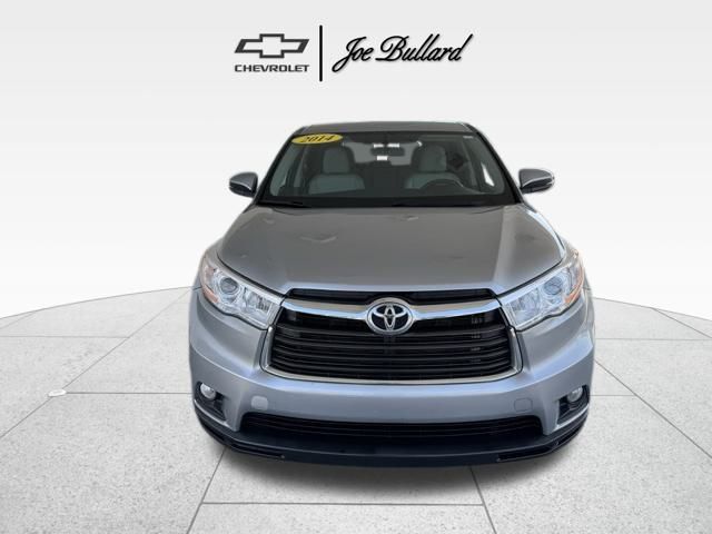 2014 Toyota Highlander LE Plus photo 2