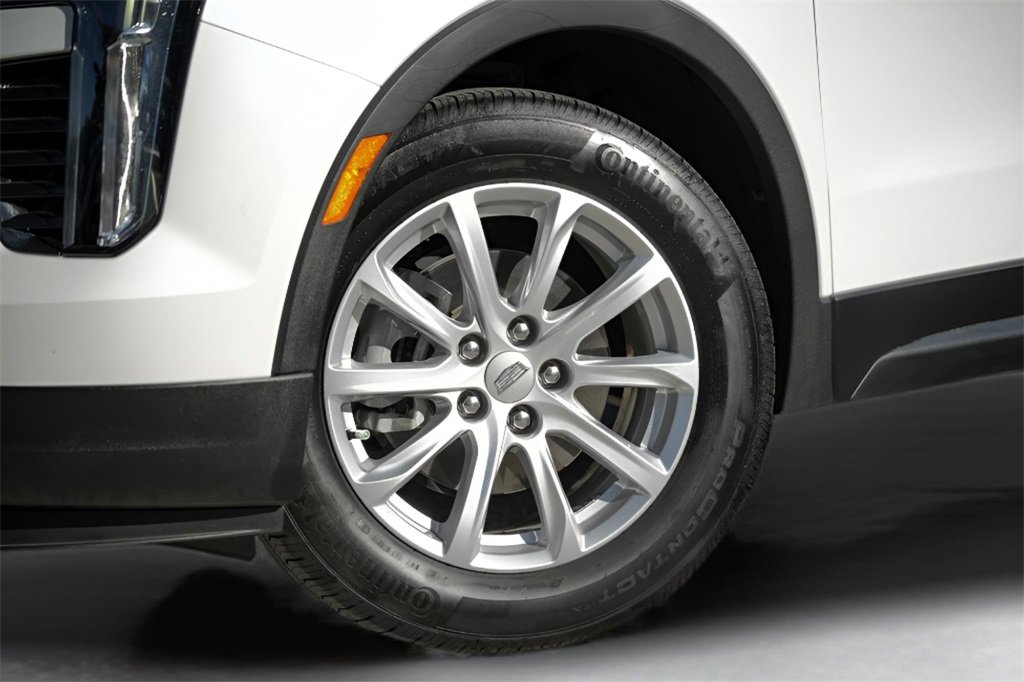 2023 Cadillac XT4 Luxury photo 2