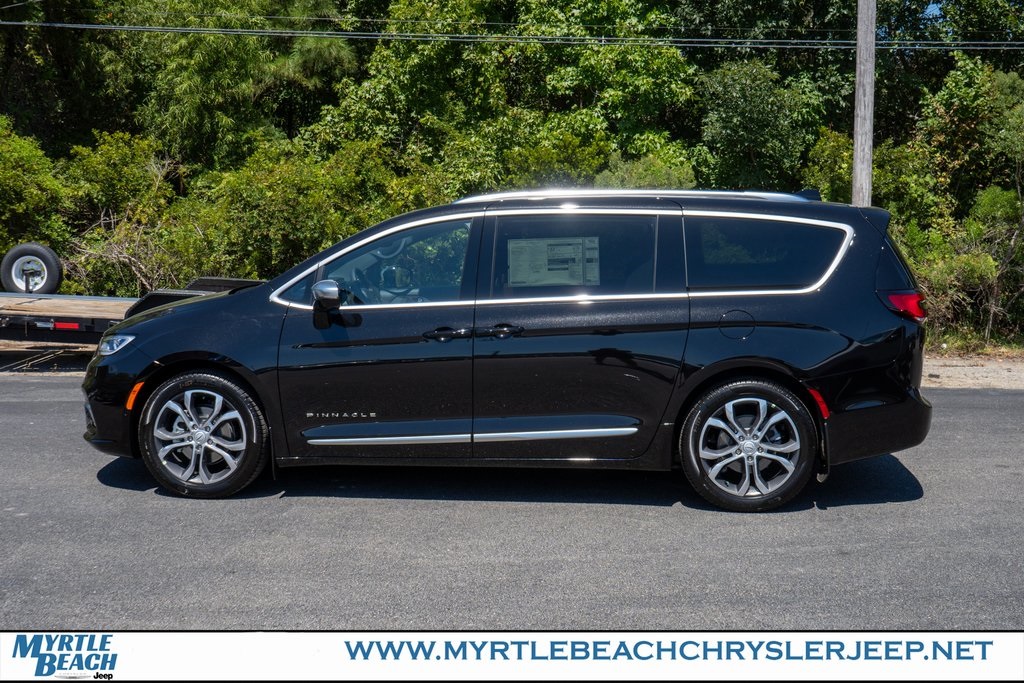 2026 Chrysler Pacifica Pinnacle photo 3